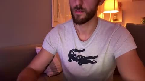 Snapshot of kendyalioui54 chatting on 10-24-25, 05:42 kevin ramos online show from 10-24-25, 05:42