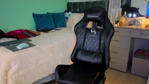 Chriss Morales online show from 10-26-25, 12:05