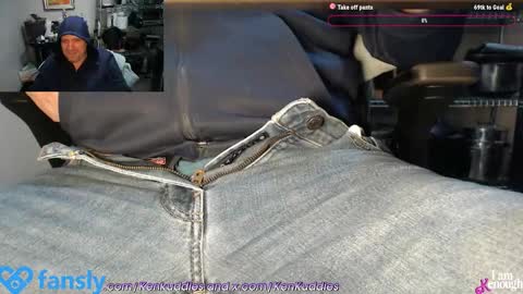 Snapshot of kenkuddles chatting on 01-12-25, 03:17 Ken Kuddles online show from 01-12-25, 03:17