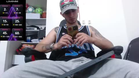 Snapshot of kenn_blake1 chatting on 10-04-25, 06:39 blake online show from 10-04-25, 06:39