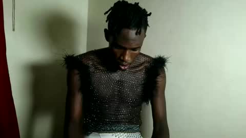 Snapshot of kenna_ass chatting on 12-17-25, 10:05 Kenia online show from 12-17-25, 10:05