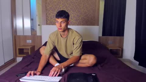 Snapshot of kenter_parker chatting on 02-09-25, 01:35 Peter online show from 02-09-25, 01:35