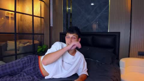 Snapshot of kenter_parker chatting on 03-31-26, 06:30 Peter online show from 03-31-26, 06:30