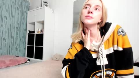 Kenzie online show from 12-07-24, 04:42