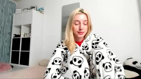 Kenzie online show from 02-22-25, 05:34