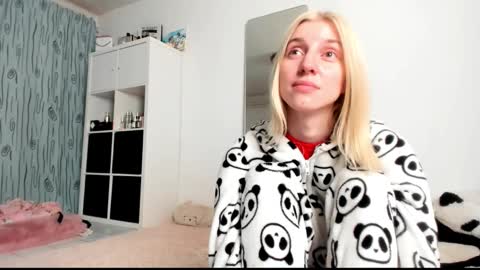 Kenzie online show from 02-27-25, 05:02