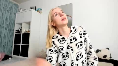 Kenzie online show from 10-08-25, 05:49