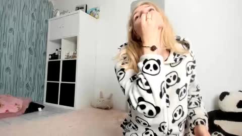 Kenzie online show from 10-11-25, 06:12