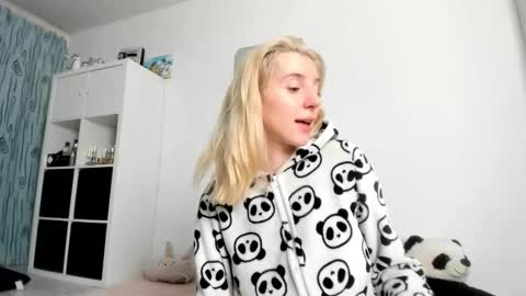 Kenzie online show from 10-12-25, 06:34