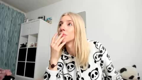 Kenzie online show from 10-24-25, 03:36