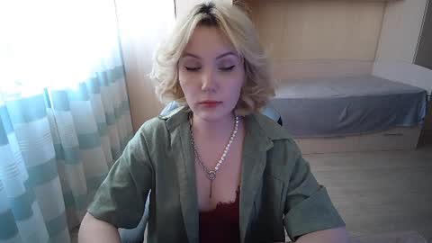 Snapshot of keralapidus chatting on 07-09-26, 01:37 Evelyn online show from 07-09-26, 01:37