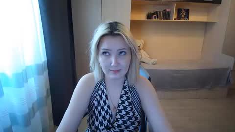Snapshot of keralapidus chatting on 07-10-26, 01:14 Evelyn online show from 07-10-26, 01:14