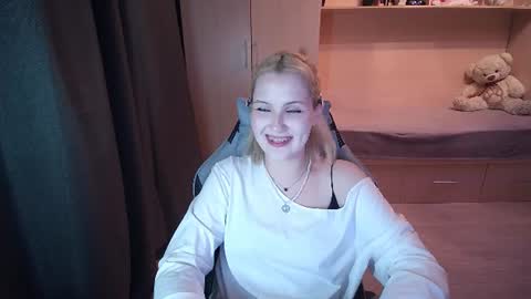 Snapshot of keralapidus chatting on 07-21-26, 03:14 Evelyn online show from 07-21-26, 03:14