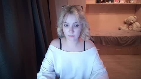 Snapshot of keralapidus chatting on 07-23-26, 03:10 Evelyn online show from 07-23-26, 03:10