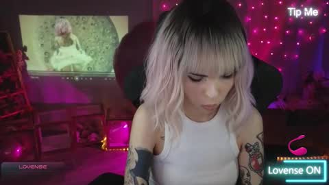 Snapshot of kerry_kirk chatting on 02-10-26, 12:04 Kerry online show from 02-10-26, 12:04