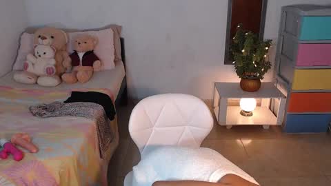 Snapshot of kesha_brooks chatting on 12-07-24, 03:52 Mia  online show from 12-07-24, 03:52