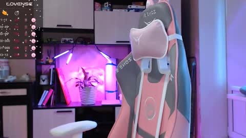 Snapshot of keshamoon chatting on 01-25-25, 11:55 Kesha online show from 01-25-25, 11:55