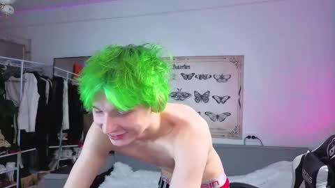 Snapshot of kessy_white chatting on 11-17-25, 09:42 Kessy online show from 11-17-25, 09:42