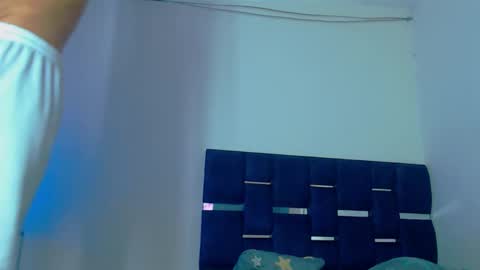 Snapshot of kevin_marlon chatting on 11-12-25, 04:35 Kevin y marlon online show from 11-12-25, 04:35