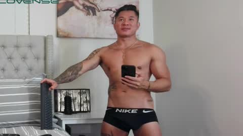 Snapshot of kevinkham chatting on 05-13-26, 12:19 kevinkham online show from 05-13-26, 12:19