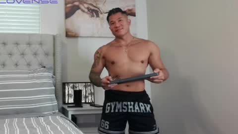 Snapshot of kevinkham chatting on 05-16-26, 08:07 kevinkham online show from 05-16-26, 08:07