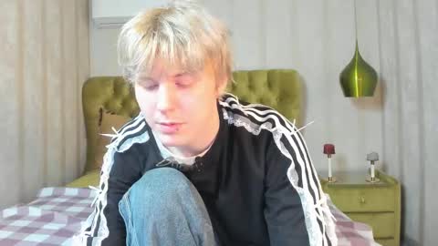 Snapshot of kevinm1lky chatting on 10-17-25, 02:41 Kevin online show from 10-17-25, 02:41