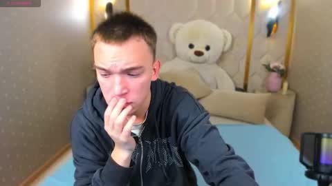 Snapshot of kevinm1lky chatting on 10-30-25, 12:17 Kevin online show from 10-30-25, 12:17