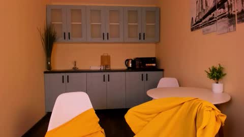 Snapshot of kevinm1lky chatting on 11-02-25, 02:25 Kevin online show from 11-02-25, 02:25