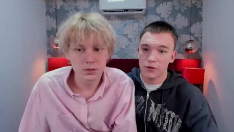 Snapshot of kevinm1lky chatting on 11-04-25, 01:21 Kevin online show from 11-04-25, 01:21