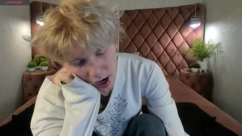 Snapshot of kevinm1lky chatting on 11-20-25, 02:50 Kevin online show from 11-20-25, 02:50