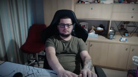 Kevinn online show from 12-16-25, 02:33