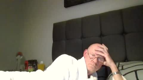 kevlooking4sez online show from 01-24-25, 12:42