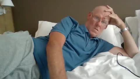 kevlooking4sez online show from 10-17-25, 03:58