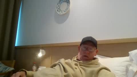 Snapshot of kevlooking4sez chatting on 05-08-26, 01:27 kevlooking4sez online show from 05-08-26, 01:27