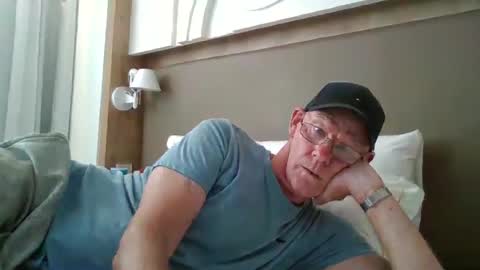 kevlooking4sez online show from 06-17-26, 03:35