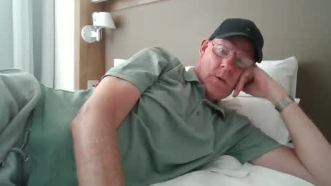 kevlooking4sez online show from 06-19-26, 01:48