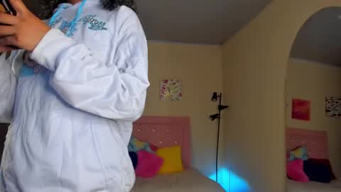 Snapshot of keyla_roberts_ chatting on 12-18-24, 10:46 Adhara. Help me reach 100 likes online show from 12-18-24, 10:46