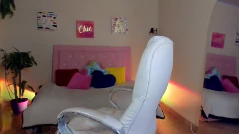 Snapshot of keyla_roberts_ chatting on 12-19-24, 07:51 Adhara. Help me reach 100 likes online show from 12-19-24, 07:51