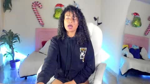 Snapshot of keyla_roberts_ chatting on 12-27-24, 05:20 Adhara. Help me reach 100 likes online show from 12-27-24, 05:20
