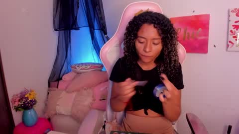 Snapshot of keyla_roberts_ chatting on 12-31-24, 01:08 Adhara. Help me reach 100 likes online show from 12-31-24, 01:08