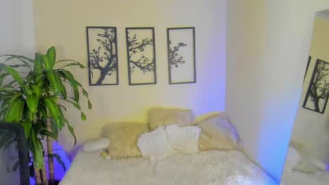 Snapshot of keyla_roberts_ chatting on 01-01-25, 06:06 Adhara. Help me reach 100 likes online show from 01-01-25, 06:06