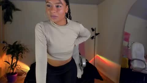 Snapshot of keyla_roberts_ chatting on 01-04-25, 01:52 Adhara. Help me reach 100 likes online show from 01-04-25, 01:52