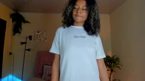 Snapshot of keyla_roberts_ chatting on 01-29-25, 01:58 Adhara. Help me reach 100 likes online show from 01-29-25, 01:58