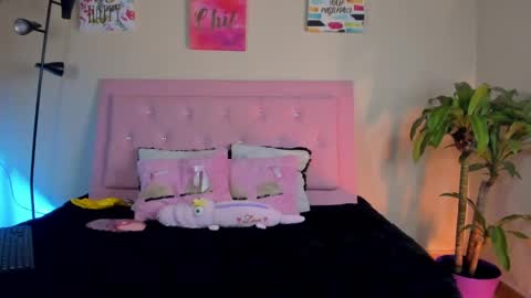 Snapshot of keyla_roberts_ chatting on 01-29-25, 05:09 Adhara. Help me reach 100 likes online show from 01-29-25, 05:09