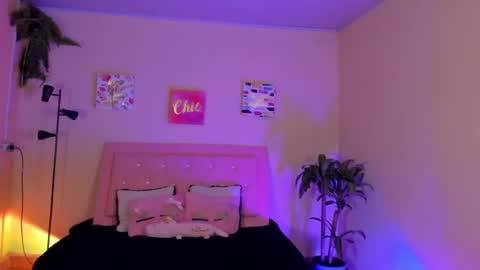 Snapshot of keyla_roberts_ chatting on 01-29-25, 11:14 Adhara. Help me reach 100 likes online show from 01-29-25, 11:14