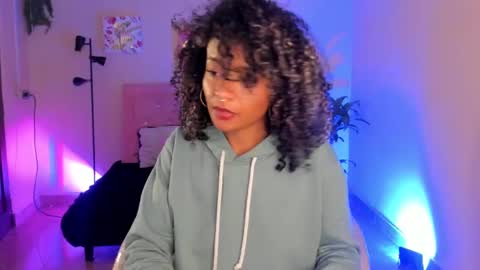 Snapshot of keyla_roberts_ chatting on 02-05-25, 10:19 Adhara. Help me reach 100 likes online show from 02-05-25, 10:19