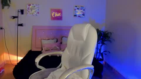 Snapshot of keyla_roberts_ chatting on 02-09-25, 12:41 Adhara. Help me reach 100 likes online show from 02-09-25, 12:41