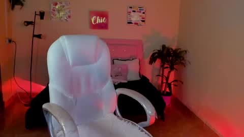Snapshot of keyla_roberts_ chatting on 02-15-25, 10:44 Adhara. Help me reach 100 likes online show from 02-15-25, 10:44