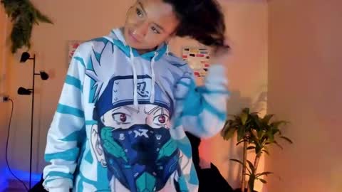 Snapshot of keyla_roberts_ chatting on 02-26-25, 09:32 Adhara. Help me reach 100 likes online show from 02-26-25, 09:32
