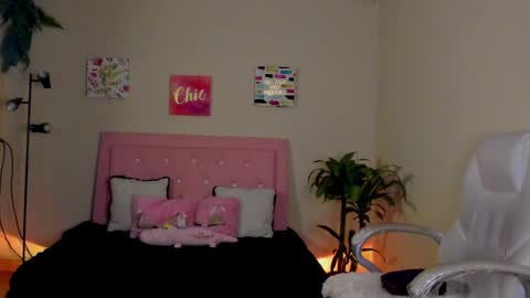 Snapshot of keyla_roberts_ chatting on 03-01-25, 07:59 Adhara. Help me reach 100 likes online show from 03-01-25, 07:59